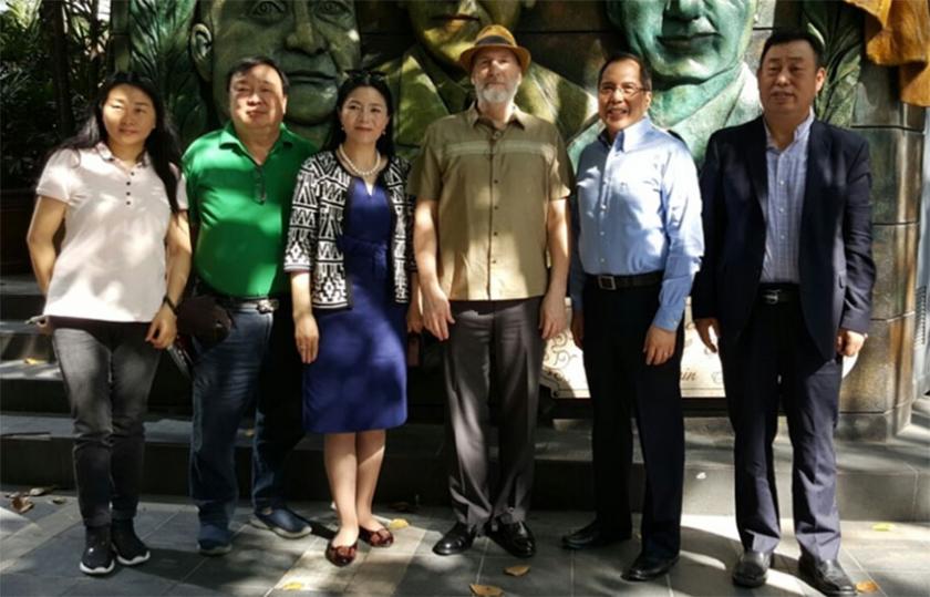Key representatives of the Chongqing Energy Research Society and PE2 meet in Ortigas Park on 29 March 2019. (PE2 photo)